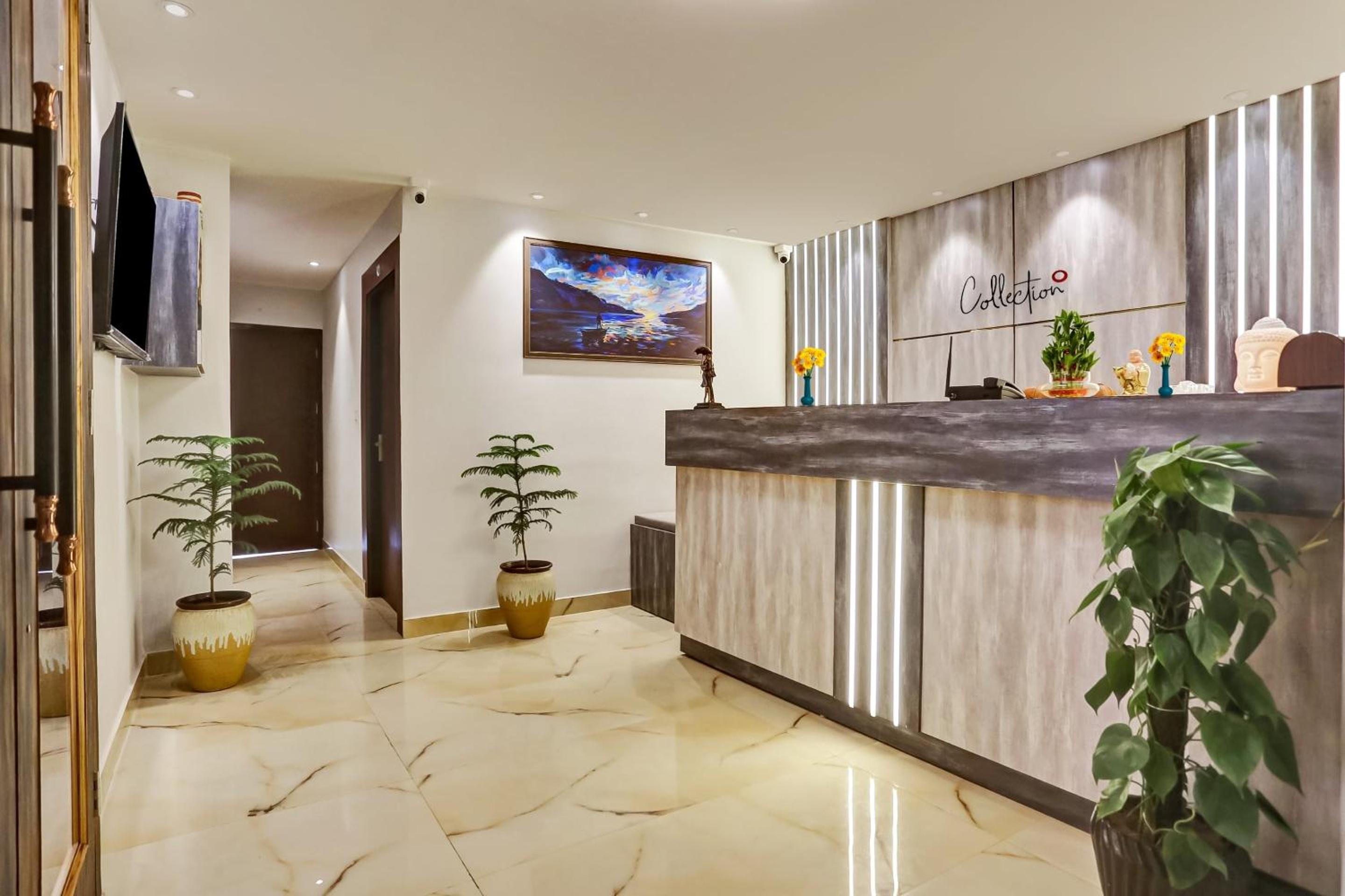 Lobby & Reception