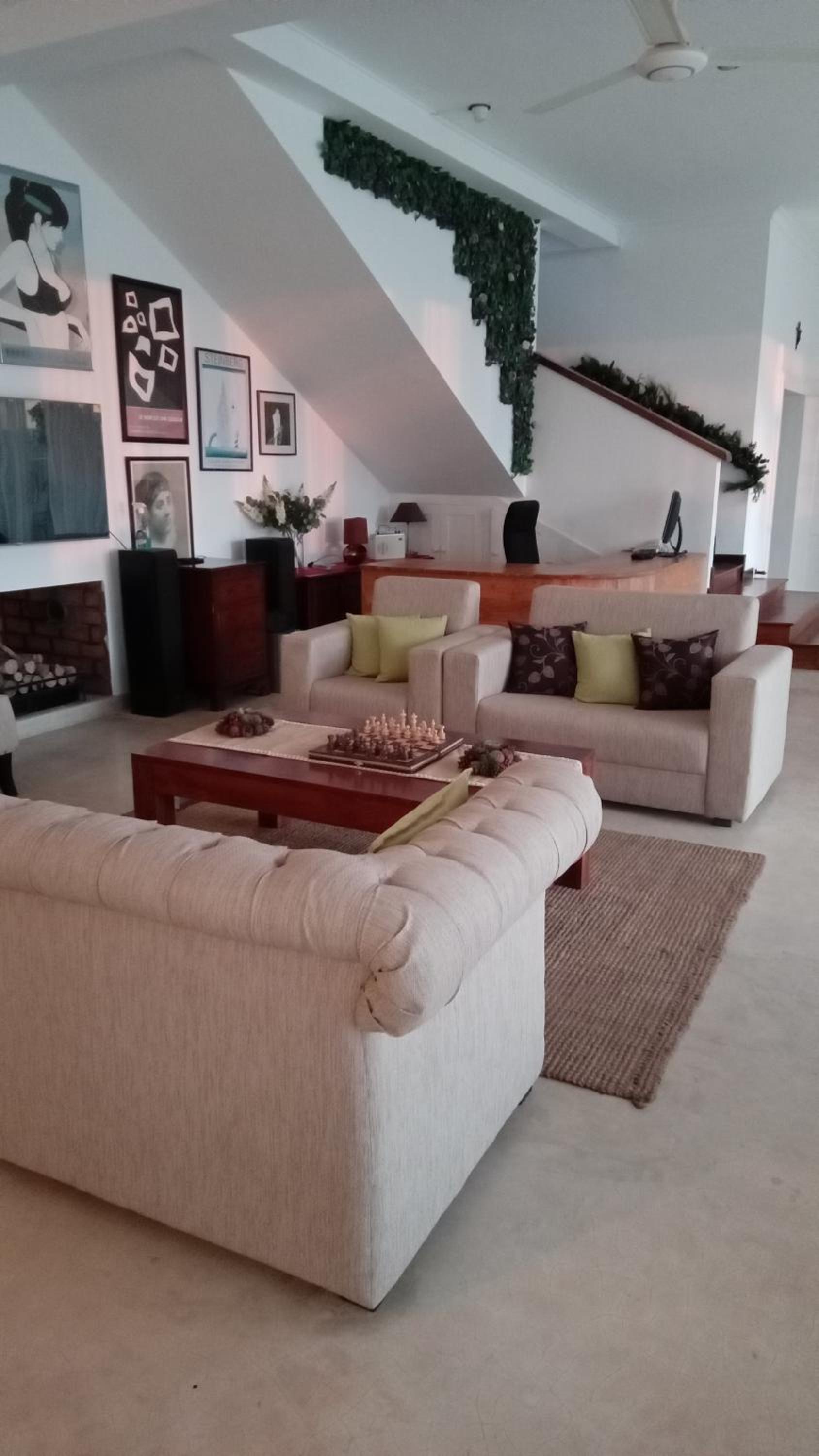 390 Villa Vista