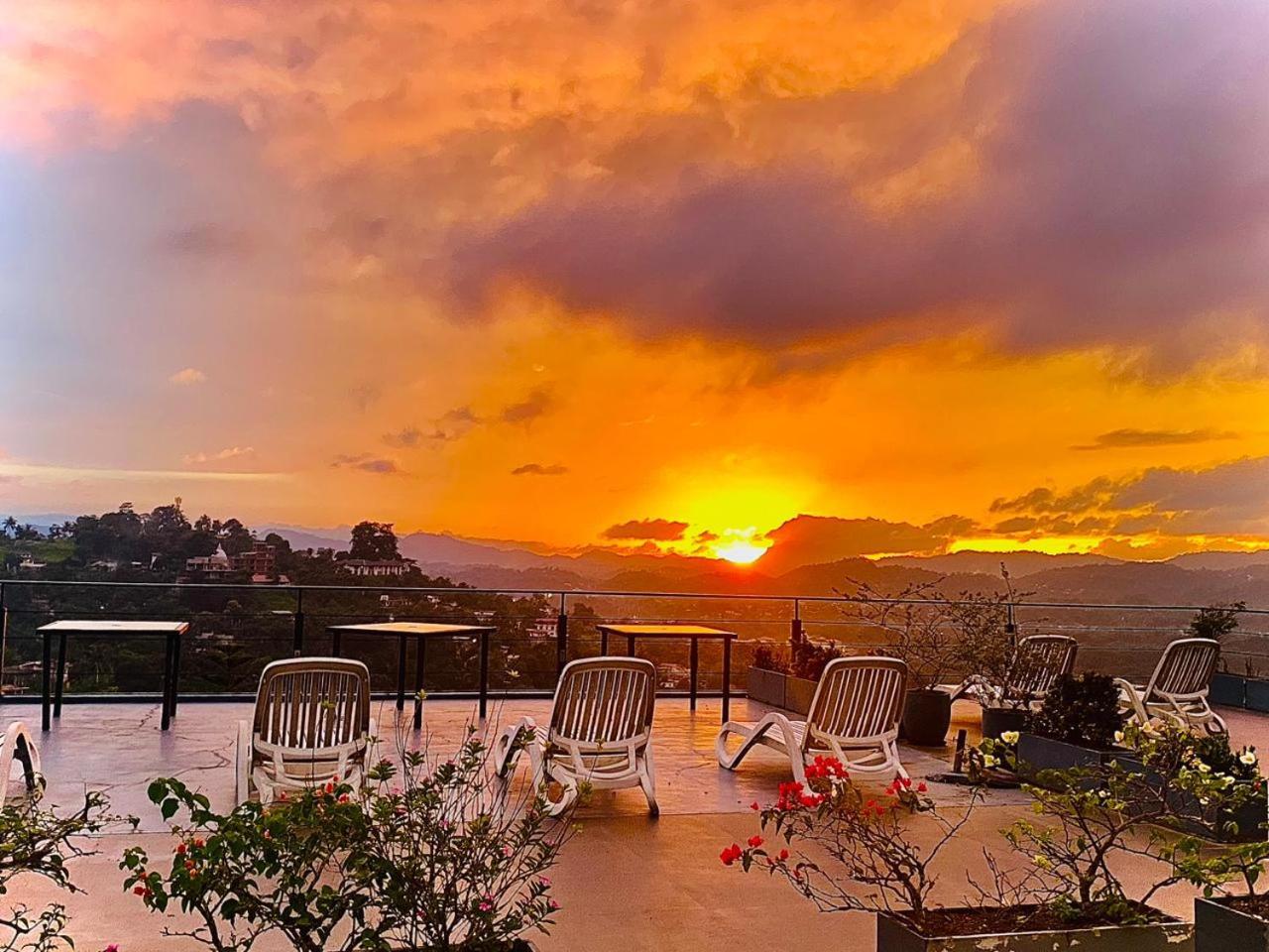 390 Villa Vista