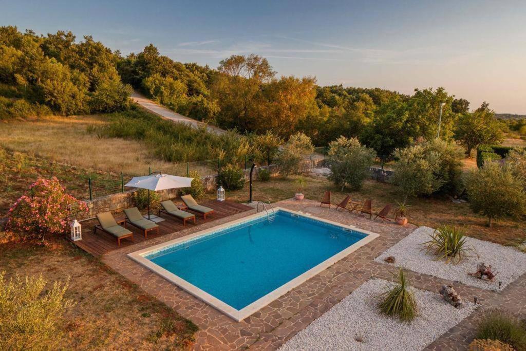 Beautiful 4 bedroom Villa Tara, pool and privacy! view 2