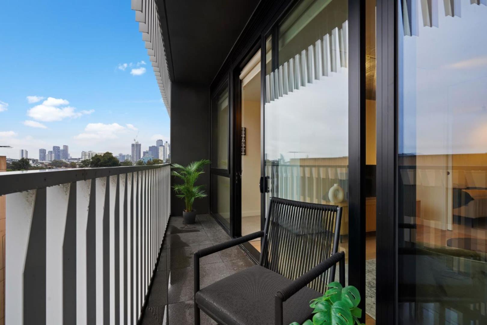 Modern Apartment in South Melbourne