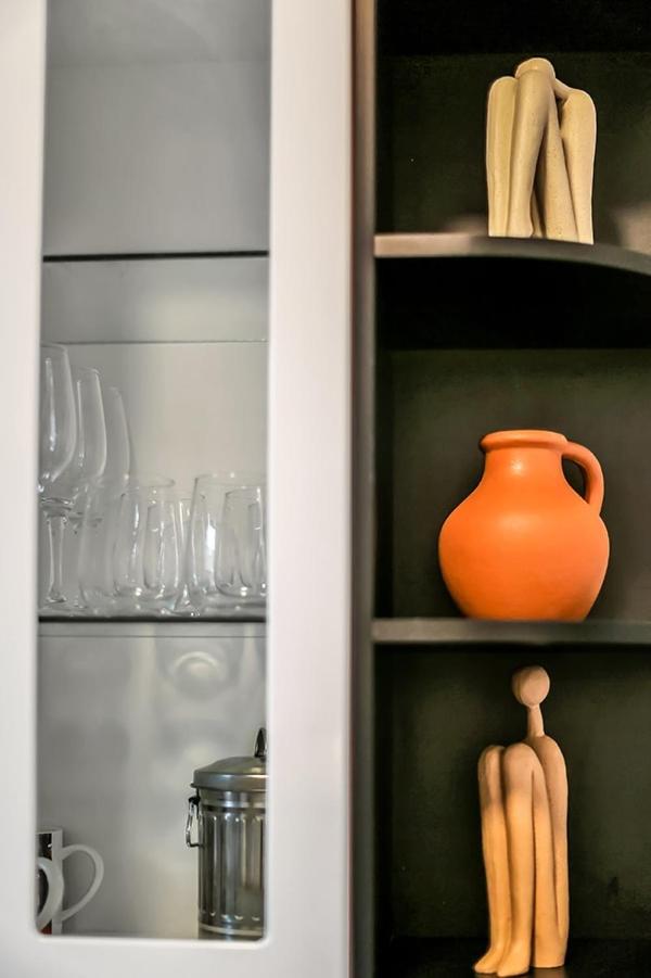 Large 3 Bed Art Deco Apartment in Camberwell