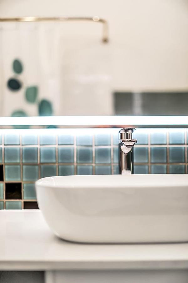 Large 3 Bed Art Deco Apartment in Camberwell - Image 3