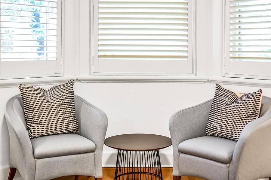 Large 3 Bed Art Deco Apartment in Camberwell