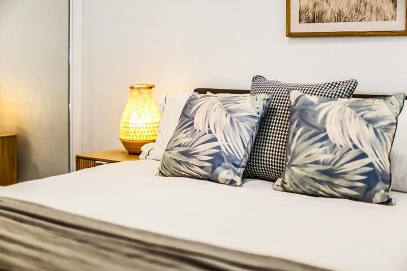 Large 3 Bed Art Deco Apartment in Camberwell