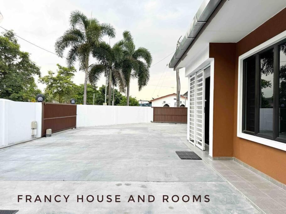 Semi-D Chocolate Home In Ipoh view 5