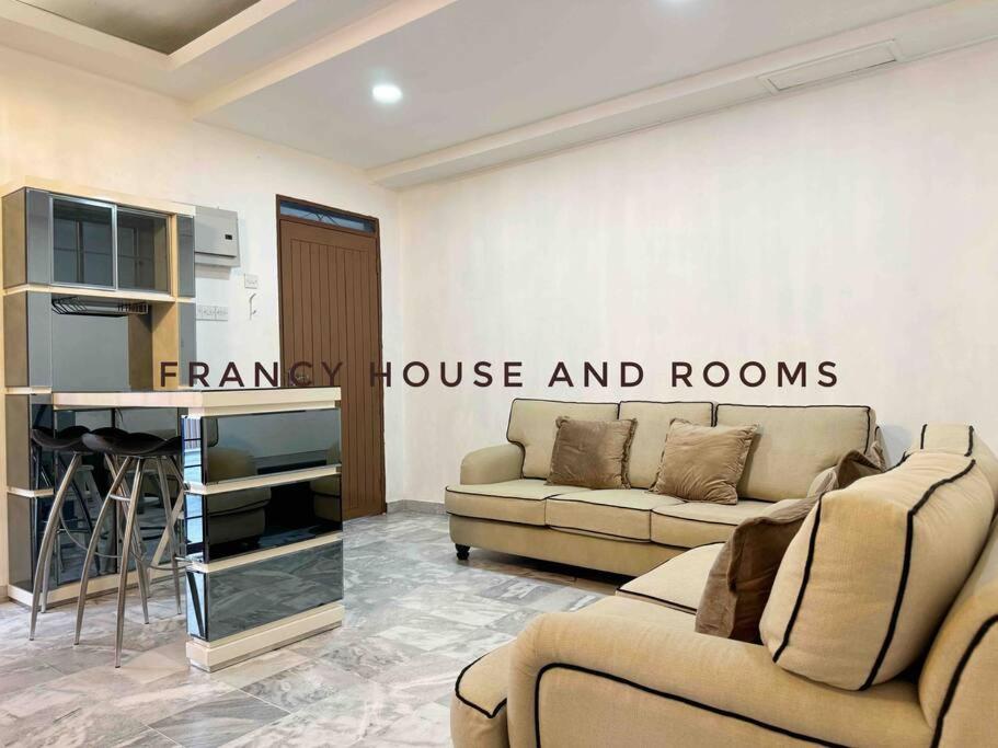 Semi-D Chocolate Home In Ipoh photo 3