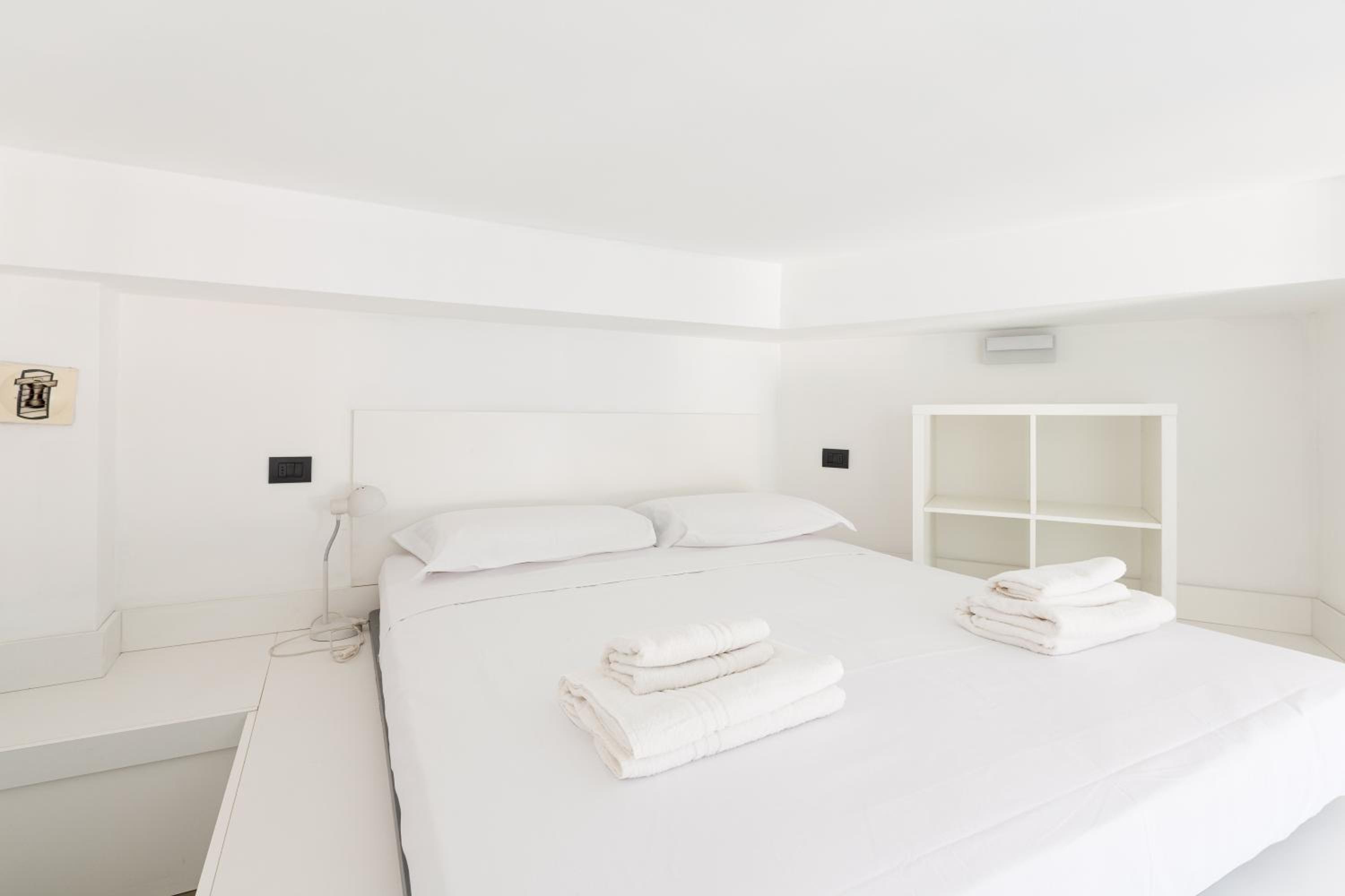 GuestHost - Milano Magenta Long Let Apts