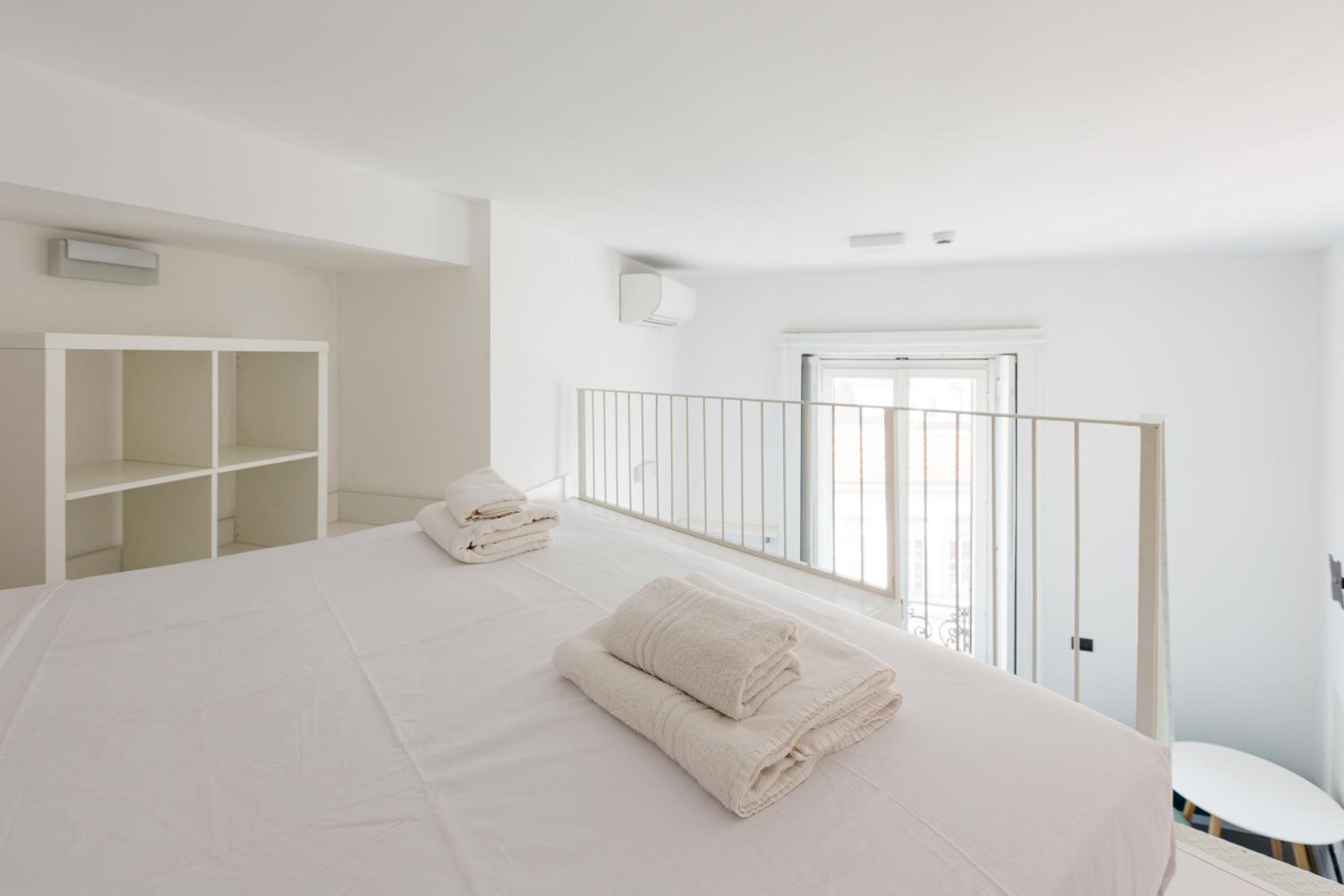 GuestHost - Milano Magenta Long Let Apts