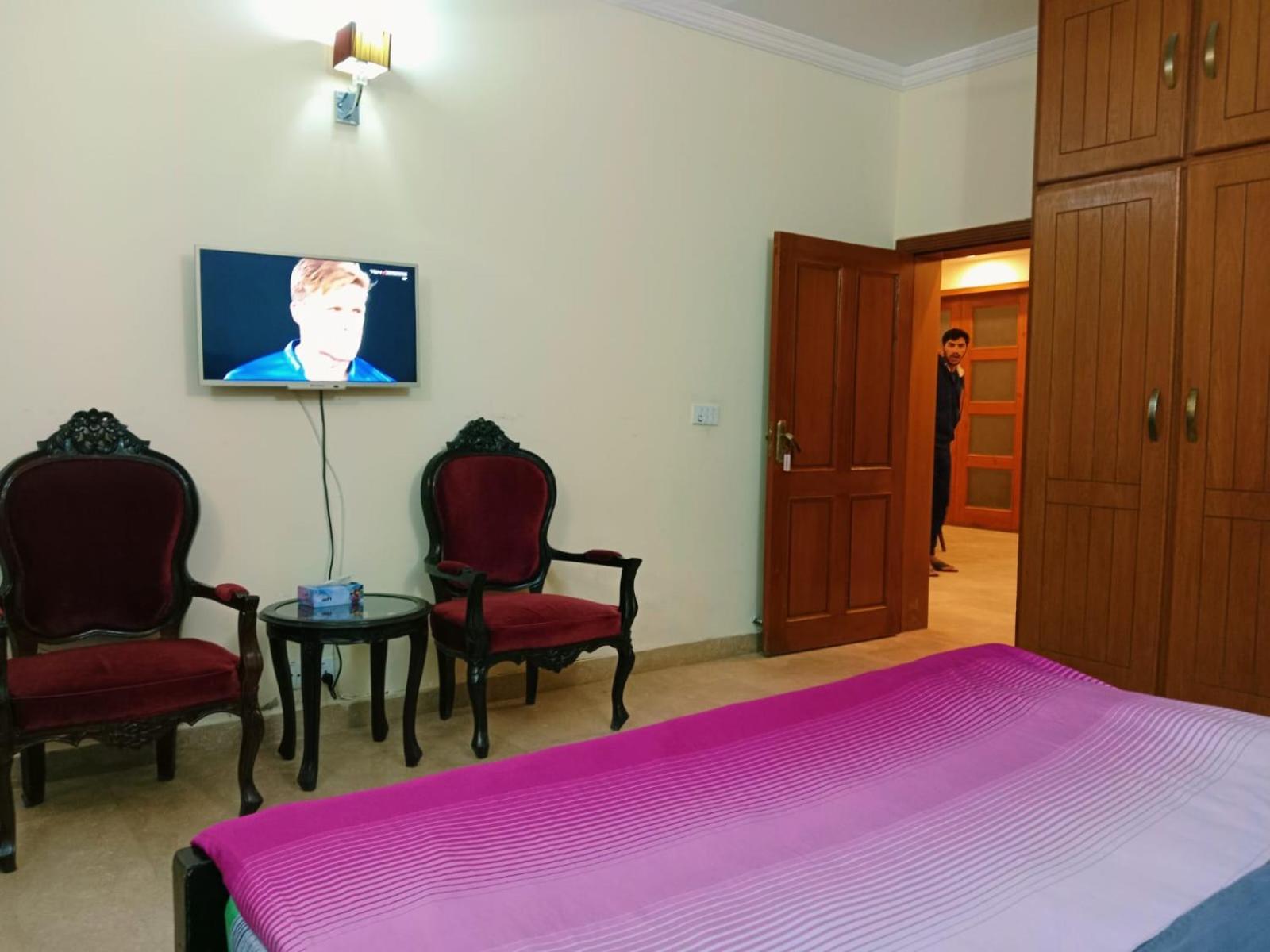 Royal Galaxy Bed & Breakfast Islamabad - For Families Only view 4