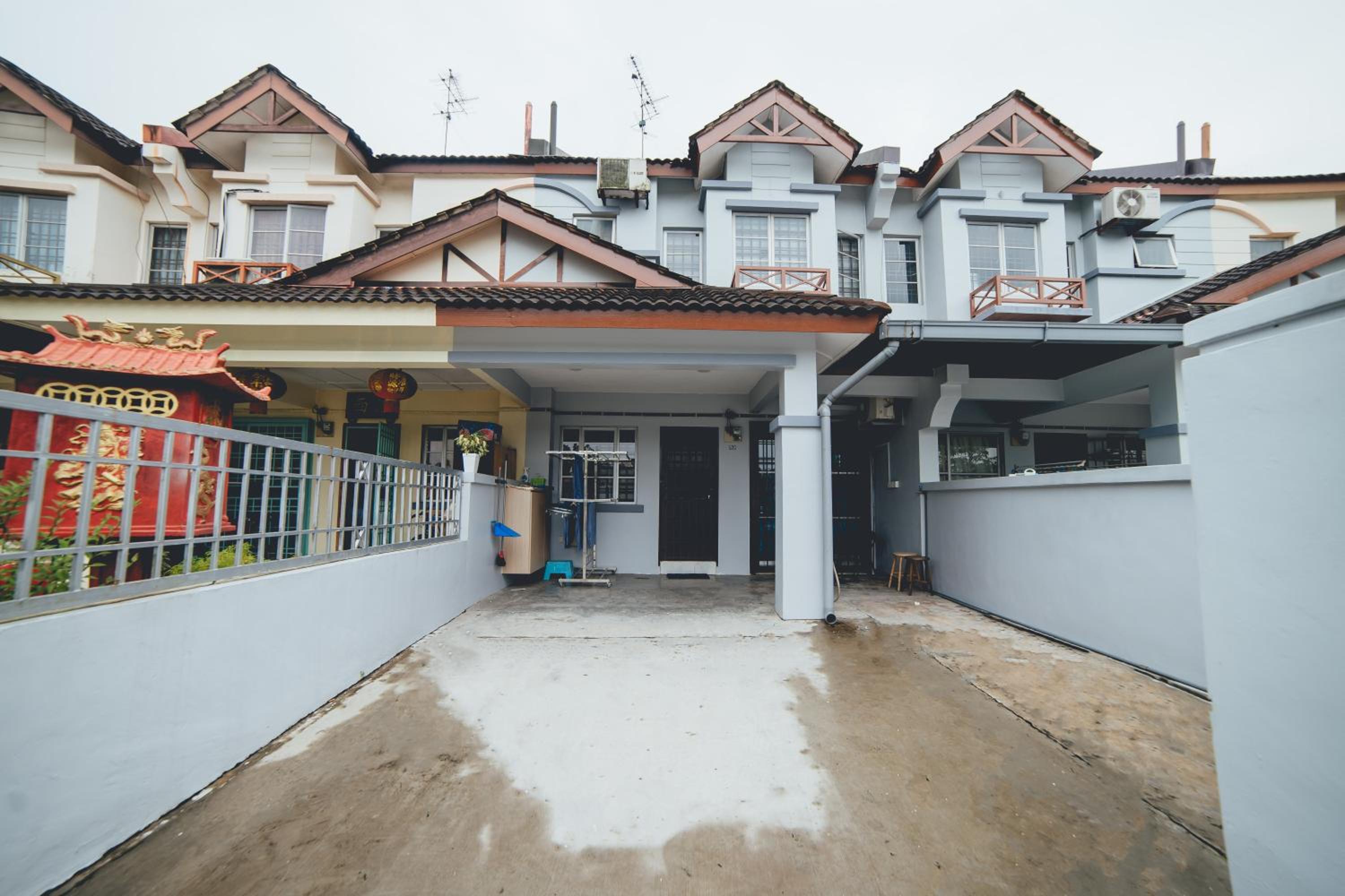 Double Storey Setia Indah Chill Homestay nr Austin by Our Stay