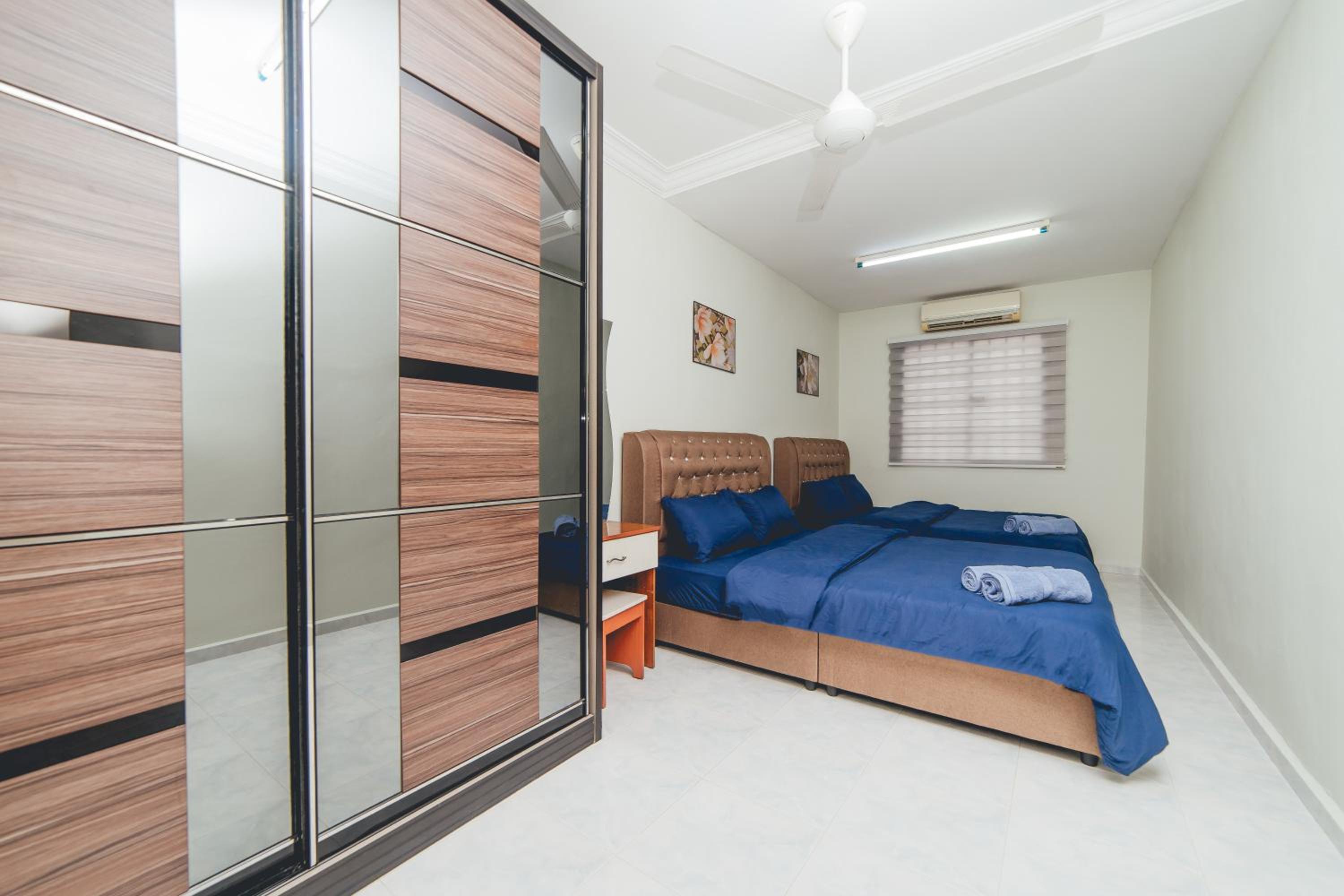 Double Storey Setia Indah Chill Homestay nr Austin by Our Stay