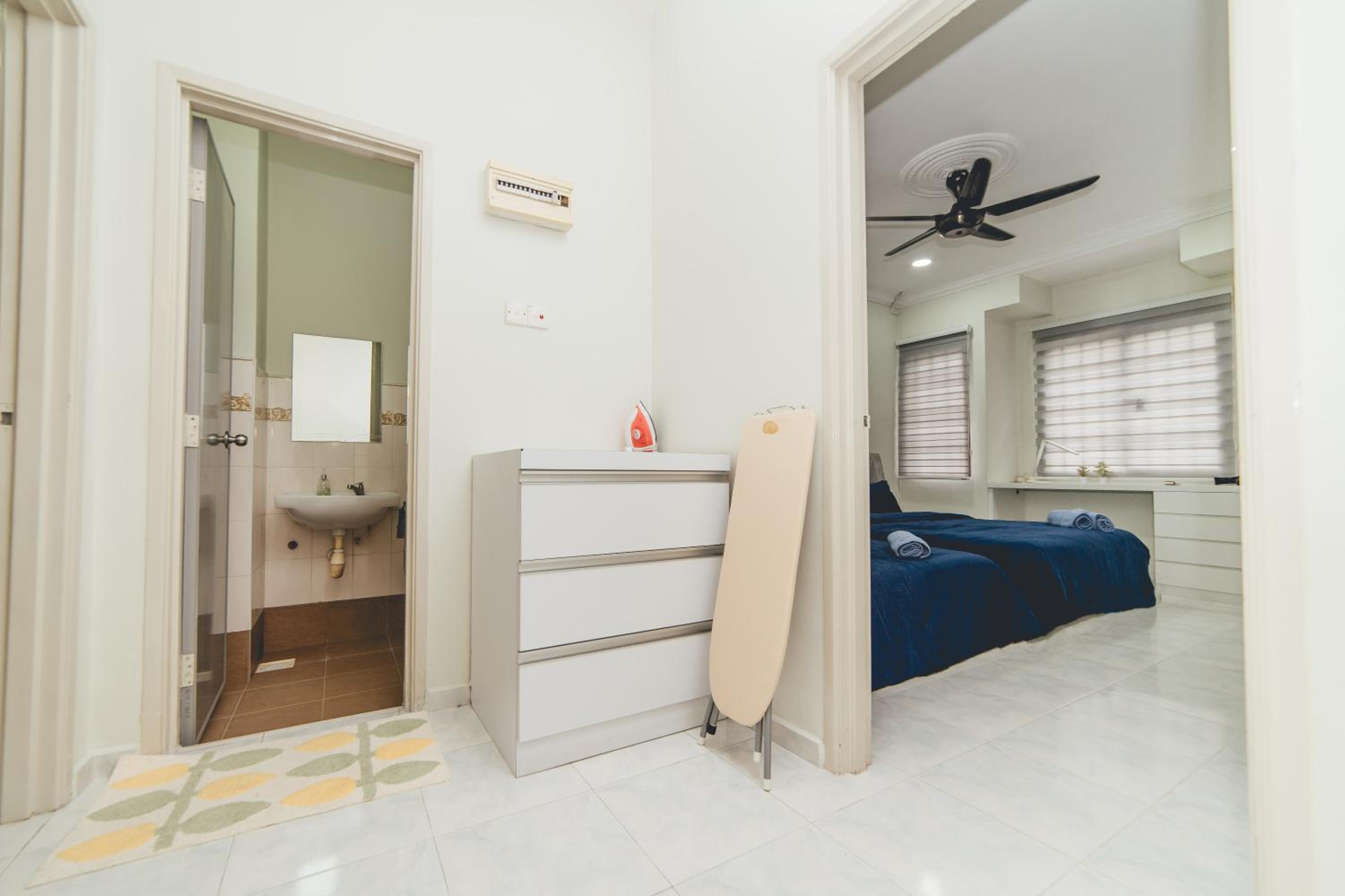 Double Storey Setia Indah Chill Homestay nr Austin by Our Stay