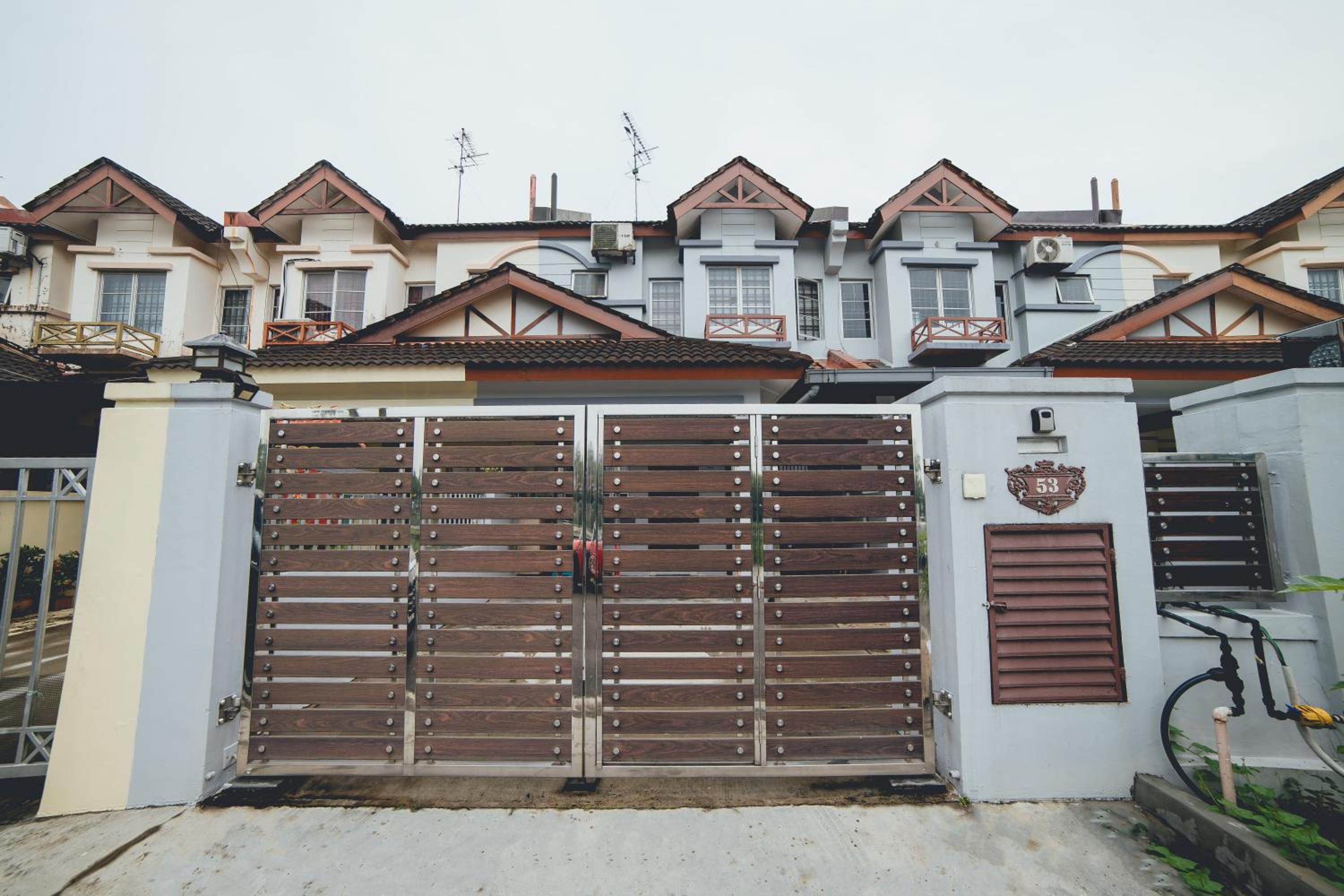 Double Storey Setia Indah Chill Homestay nr Austin by Our Stay
