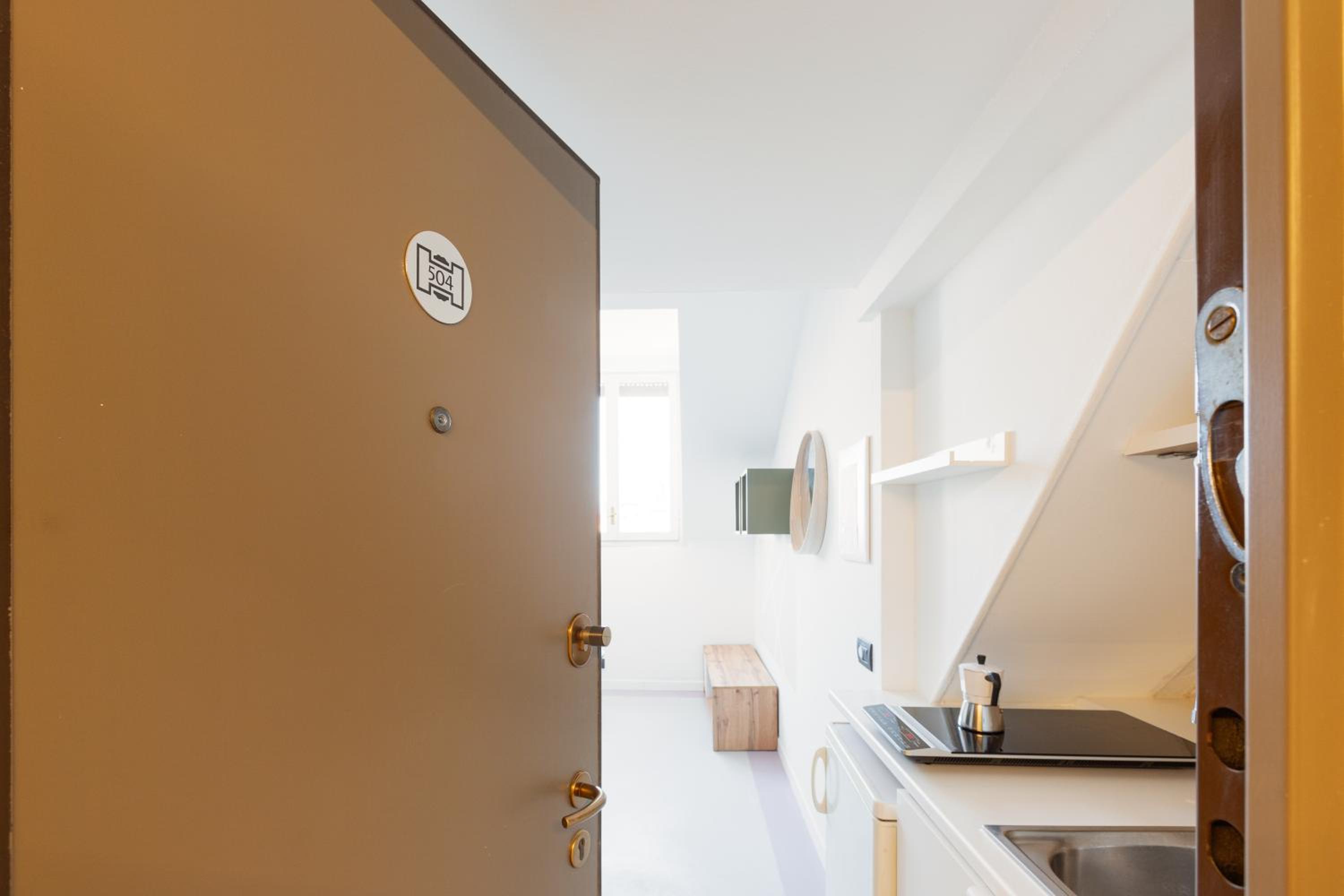 GuestHost - Milano Magenta Long Let Apts