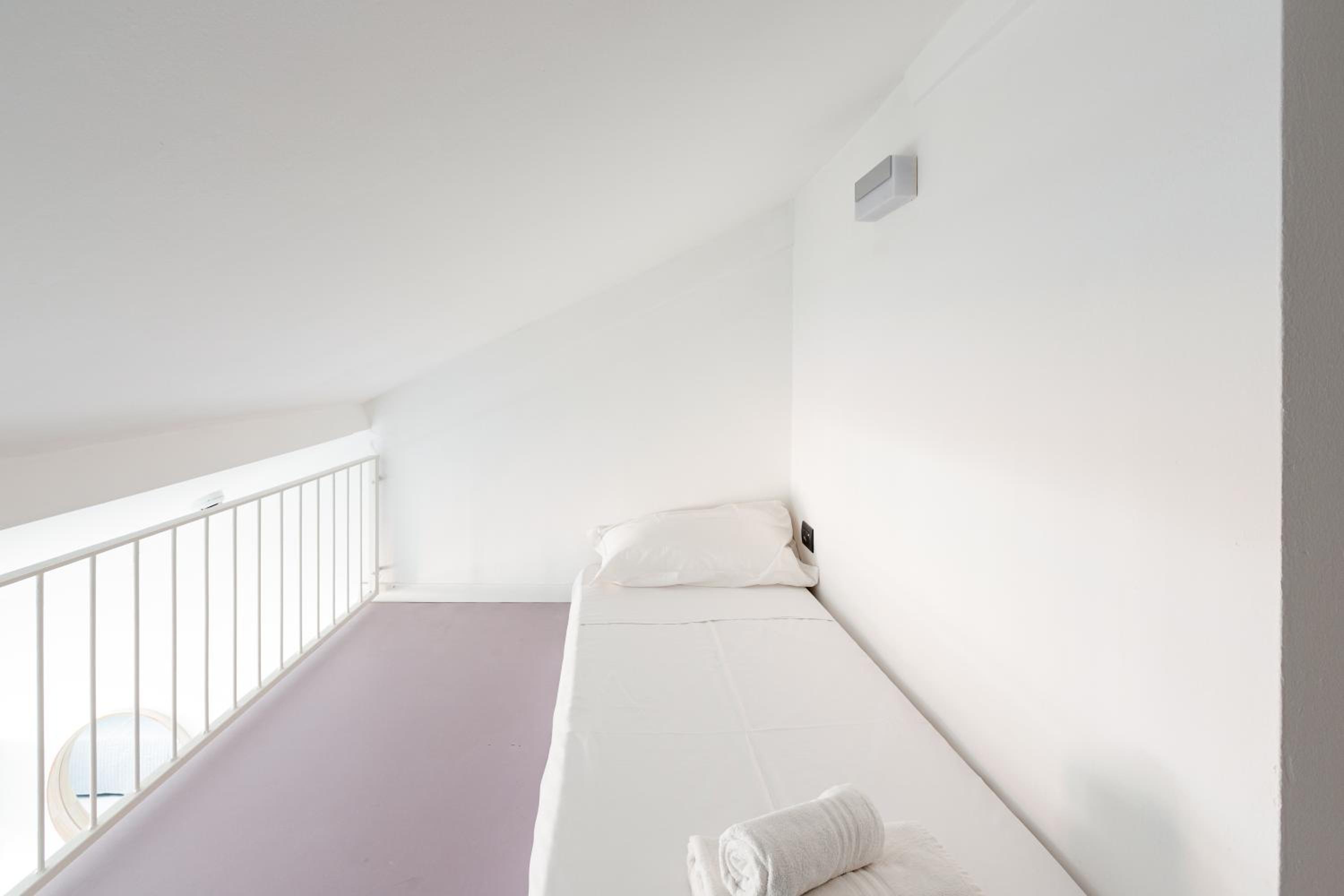 GuestHost - Milano Magenta Long Let Apts