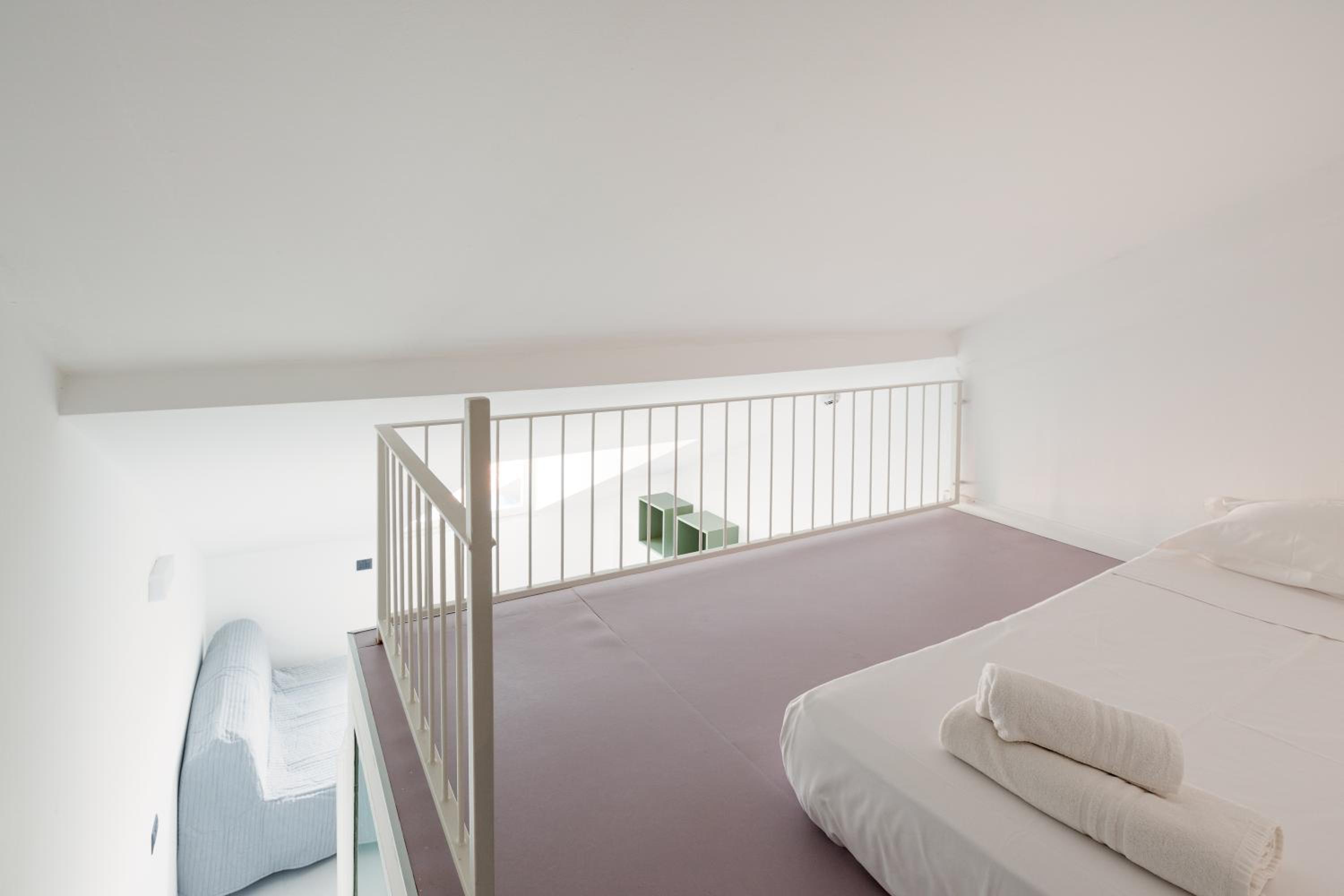 GuestHost - Milano Magenta Long Let Apts