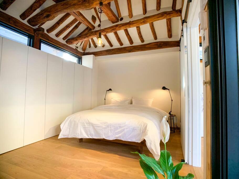 Hanok JADE