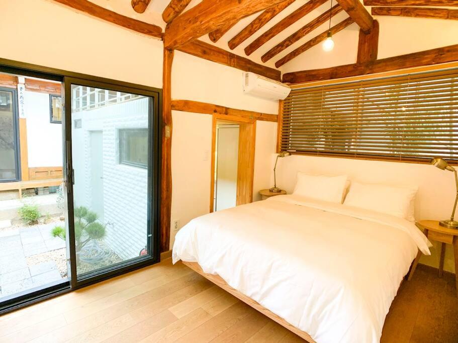 Hanok JADE