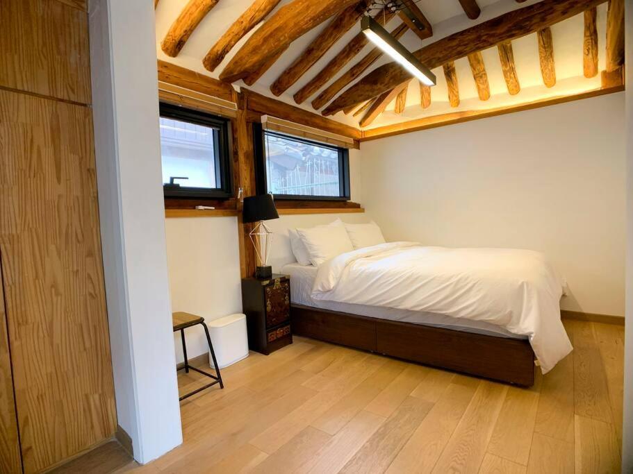 Hanok JADE