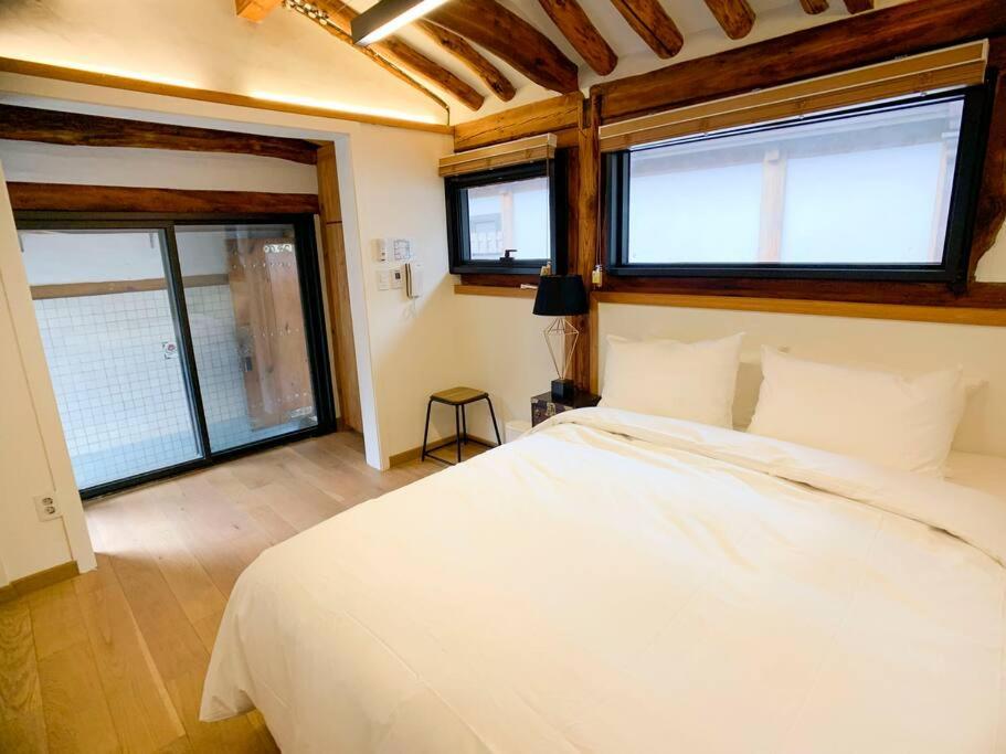 Hanok JADE