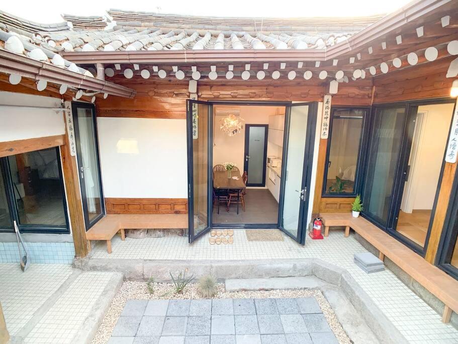 Hanok JADE