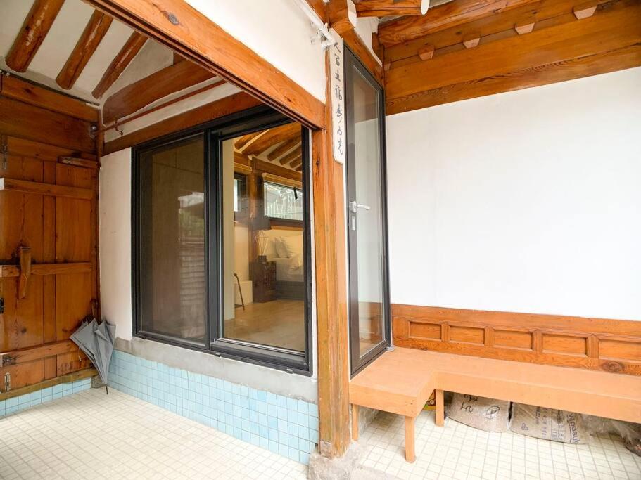 Hanok JADE