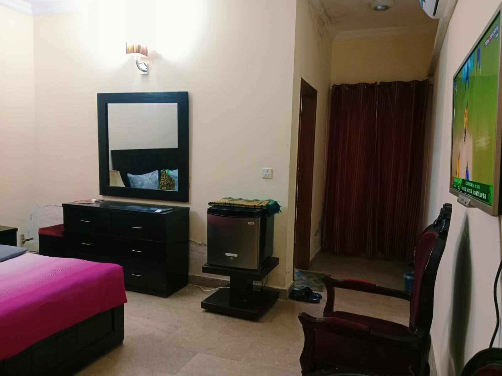 Royal Galaxy Bed & Breakfast Islamabad - For Families Only view 5