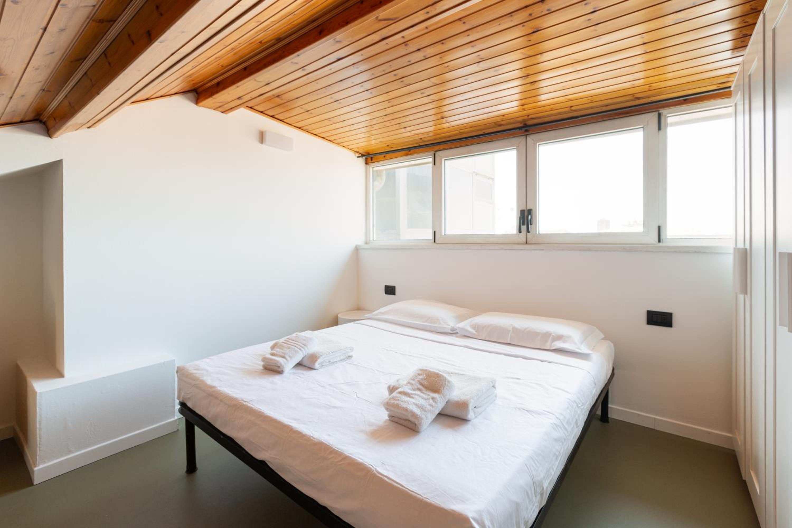 GuestHost - Milano Magenta Long Let Apts