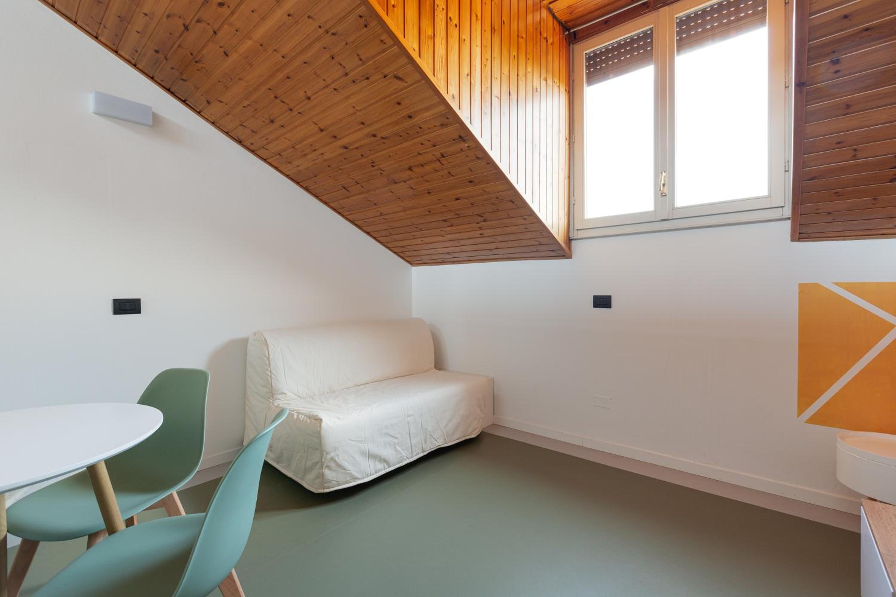 GuestHost - Milano Magenta Long Let Apts