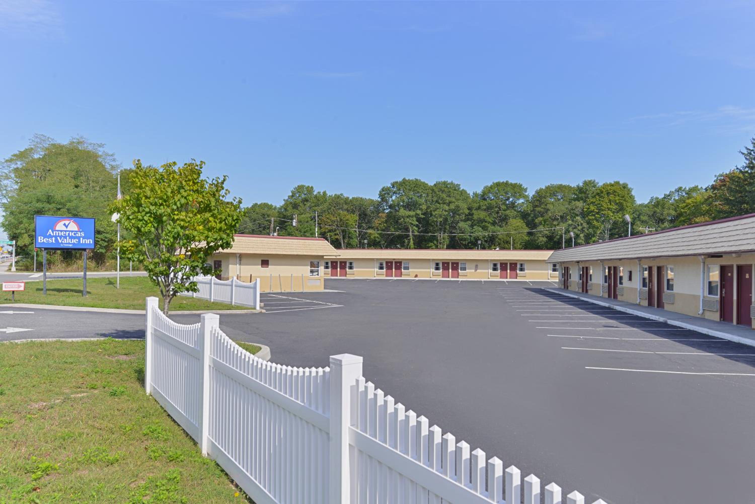 Americas Best Value Inn - Port Jefferson Station - Long Island - Property Image 1