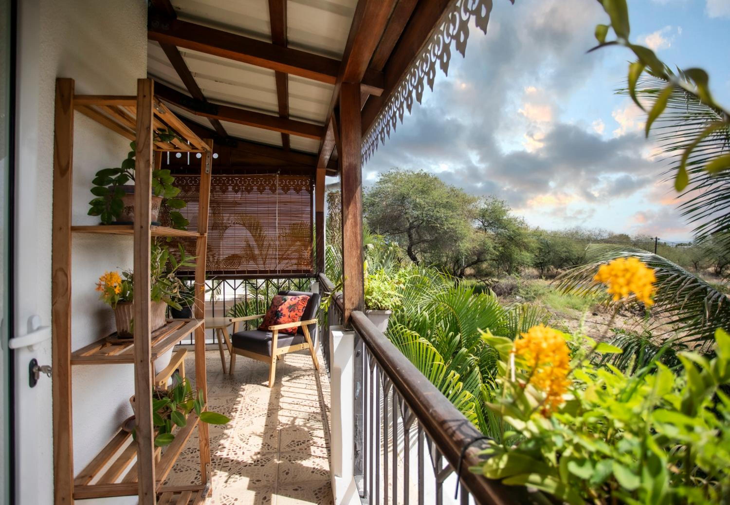 Cosy & Stylish Cottage - Central Tamarin photo 4