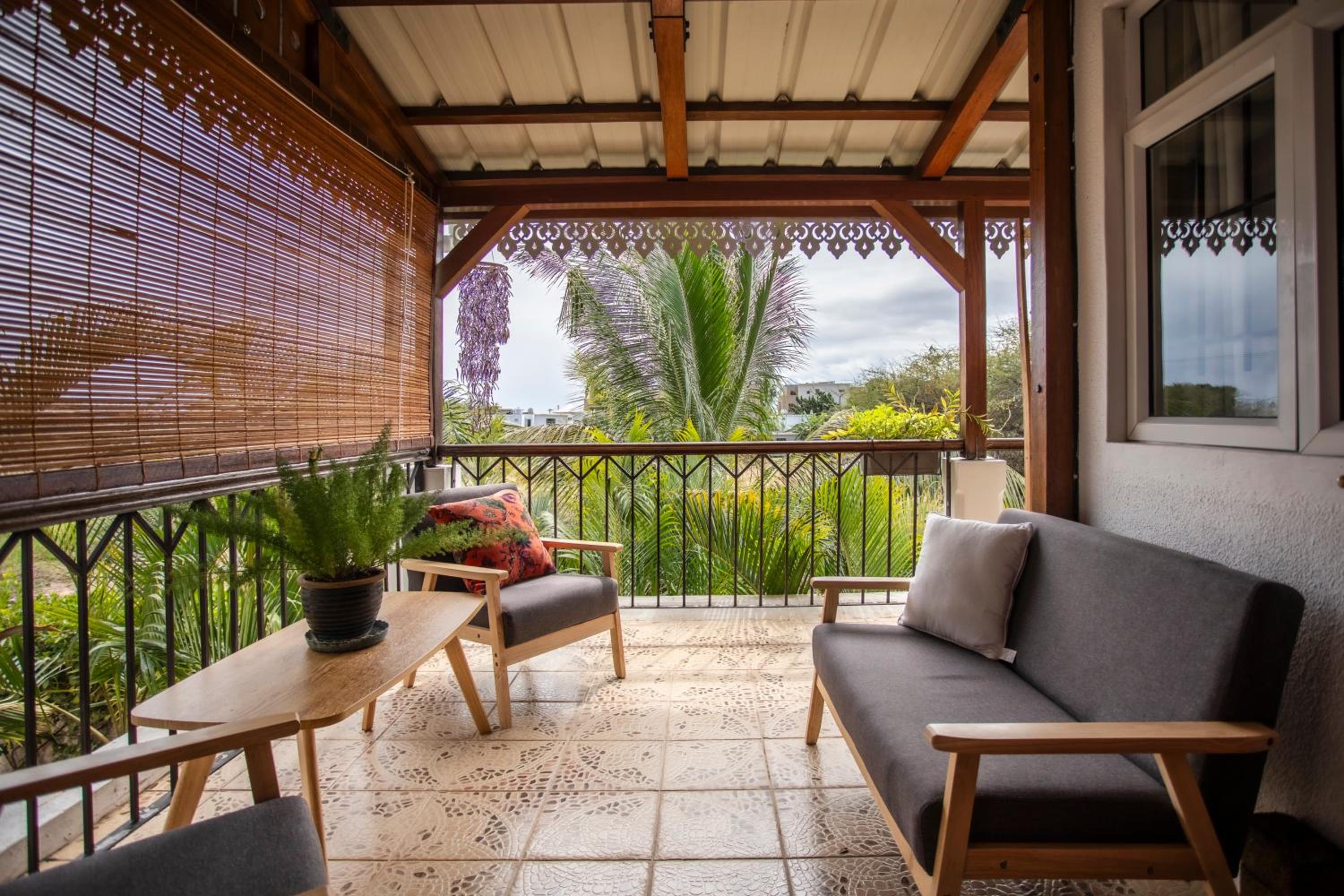 Cosy & Stylish Cottage - Central Tamarin photo 5