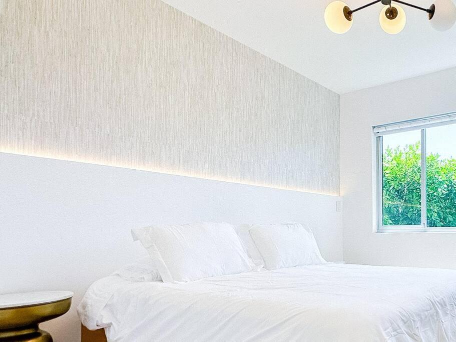Stunning Views Hollywood Hills Lux Living