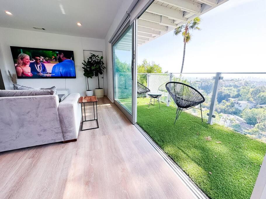 Stunning Views Hollywood Hills Lux Living