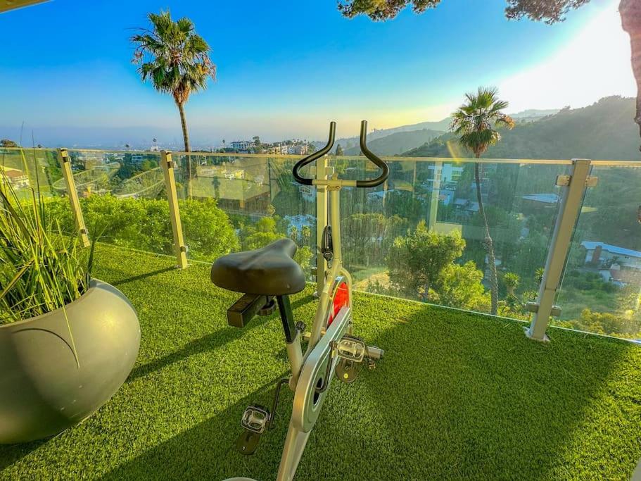 Stunning Views Hollywood Hills Lux Living