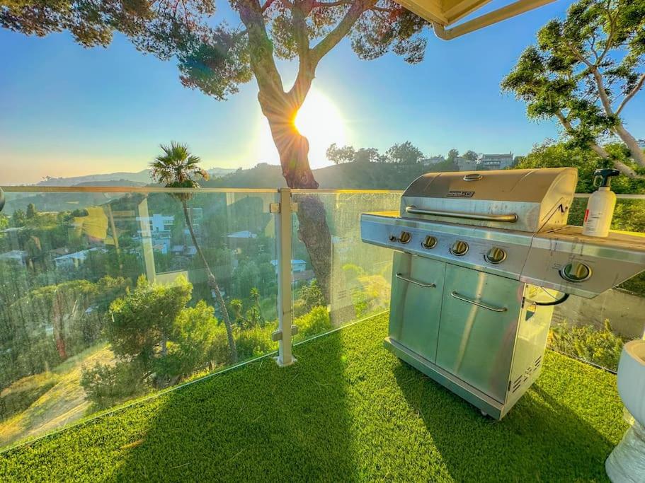 Stunning Views Hollywood Hills Lux Living