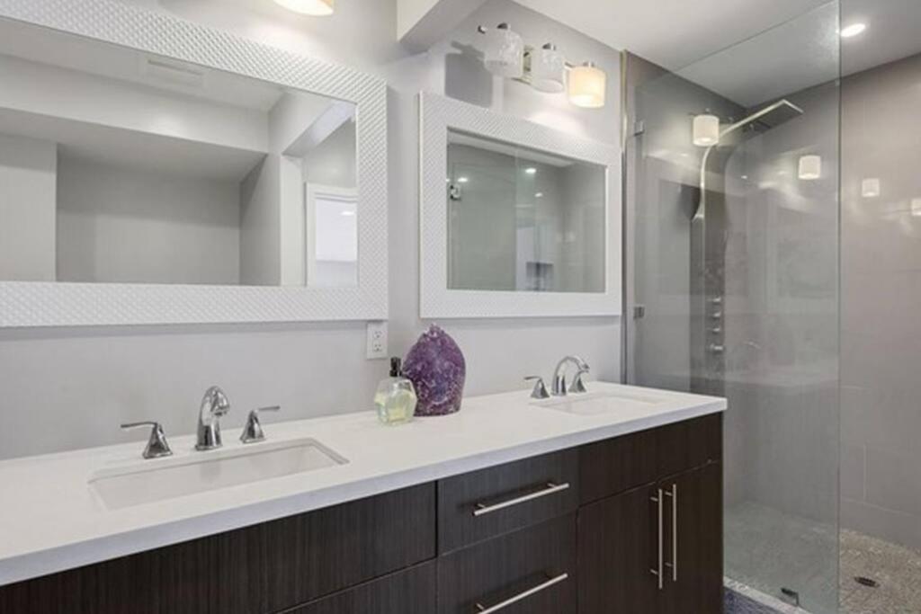 Stunning Views Hollywood Hills Lux Living