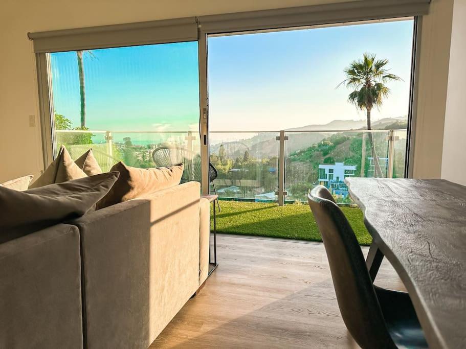 Stunning Views Hollywood Hills Lux Living