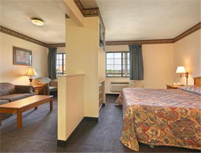 Kokomo Vacations - Days Inn  Suites by Wyndham Kokomo - Property Image 5
