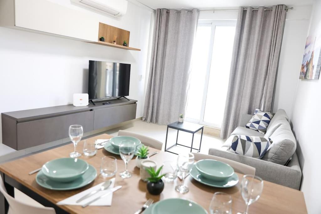 Sliema central 2BR Apt with balcony & sea views by 360 Estates view 4
