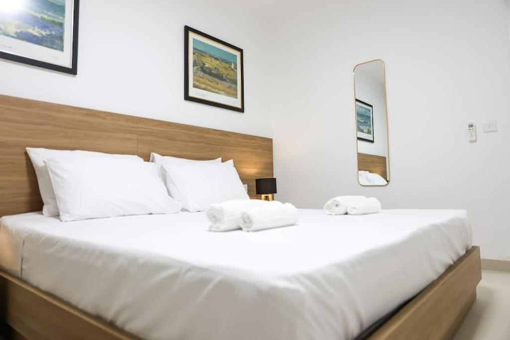 Sliema central 2BR Apt with balcony & sea views by 360 Estates view 5