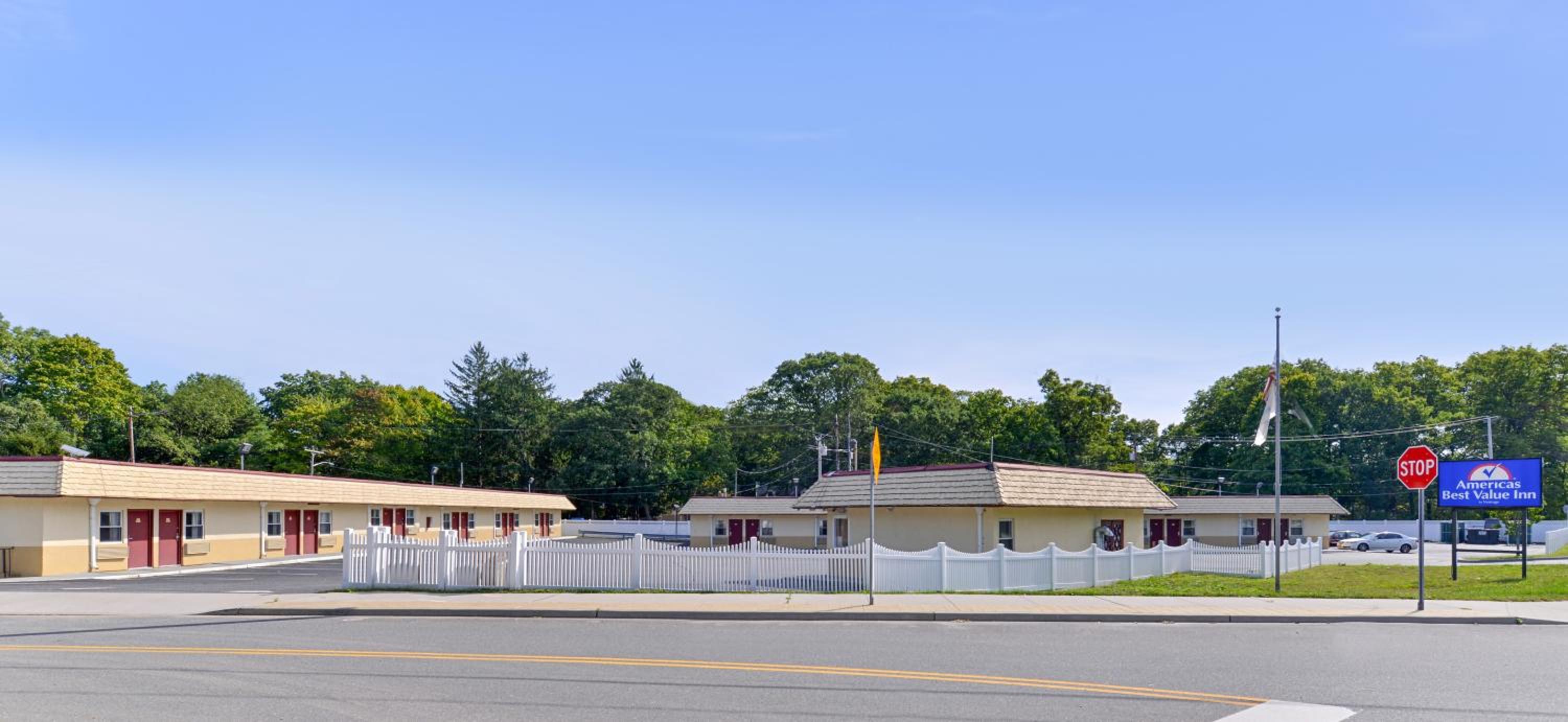 Americas Best Value Inn - Port Jefferson Station - Long Island - Property Image 2