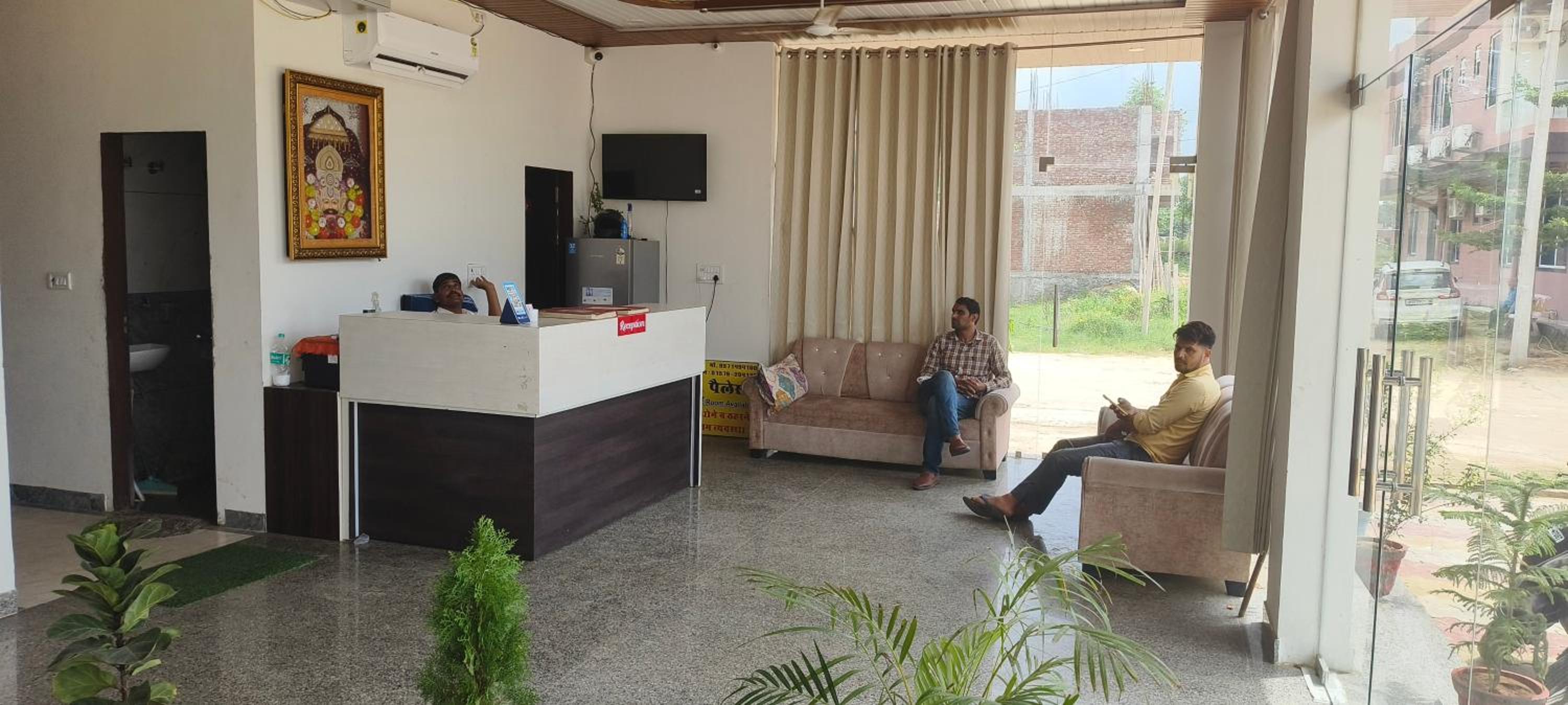Lobby & Reception