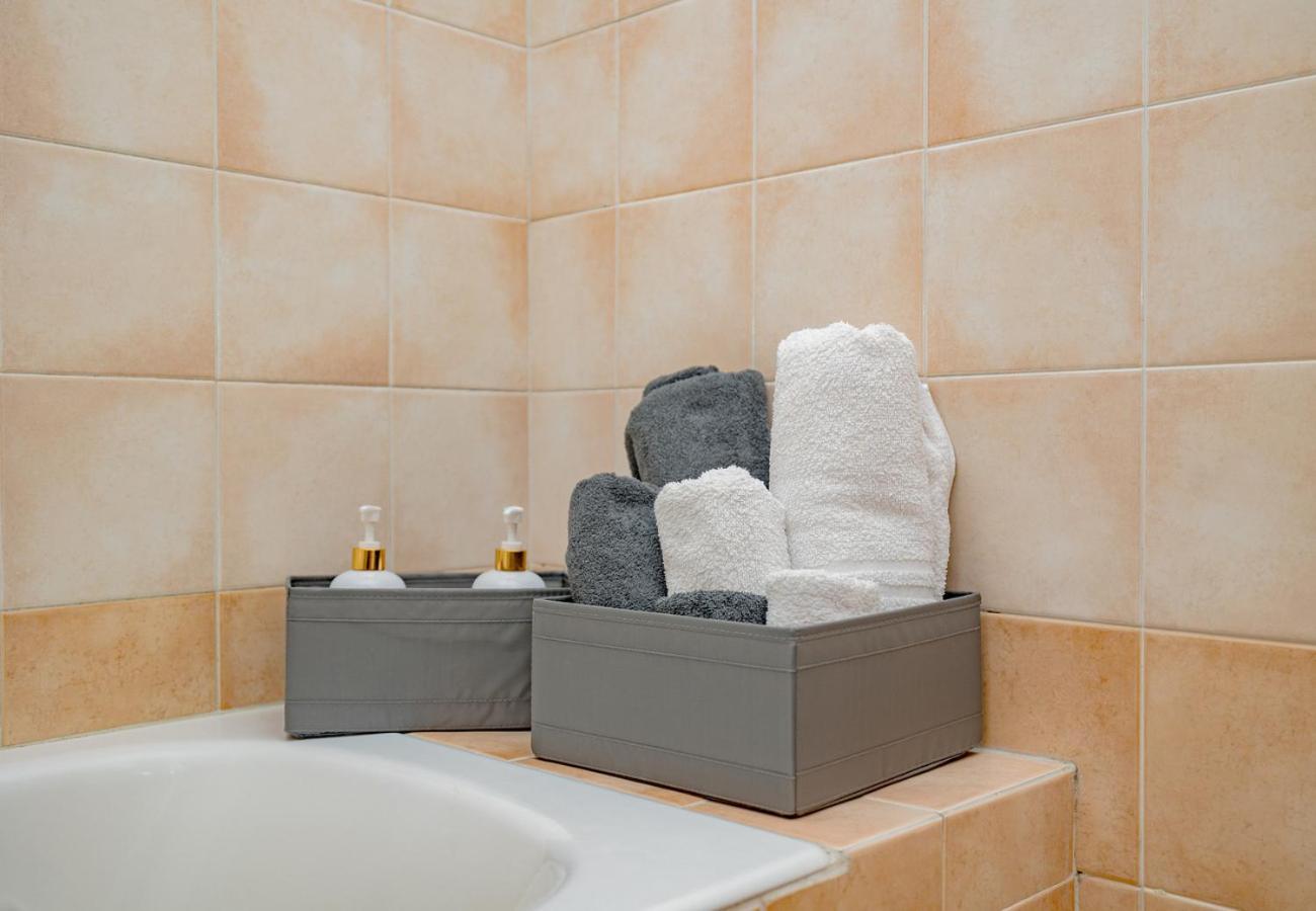 Arcimboldi Terrace Suite - Parking Private Included, Free WiFi & AC