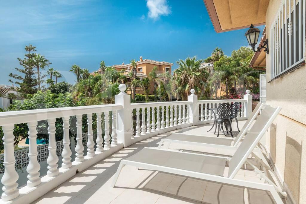 Grand villa with pool, BBQ & stunning view by REMS