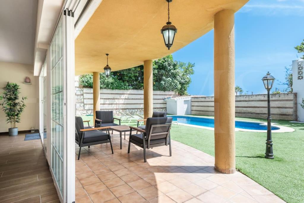 Grand villa with pool, BBQ & stunning view by REMS photo 3