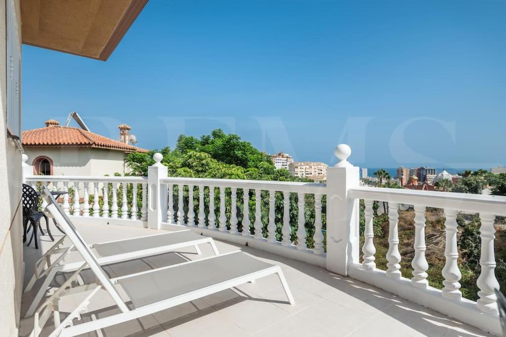 Grand villa with pool, BBQ & stunning view by REMS