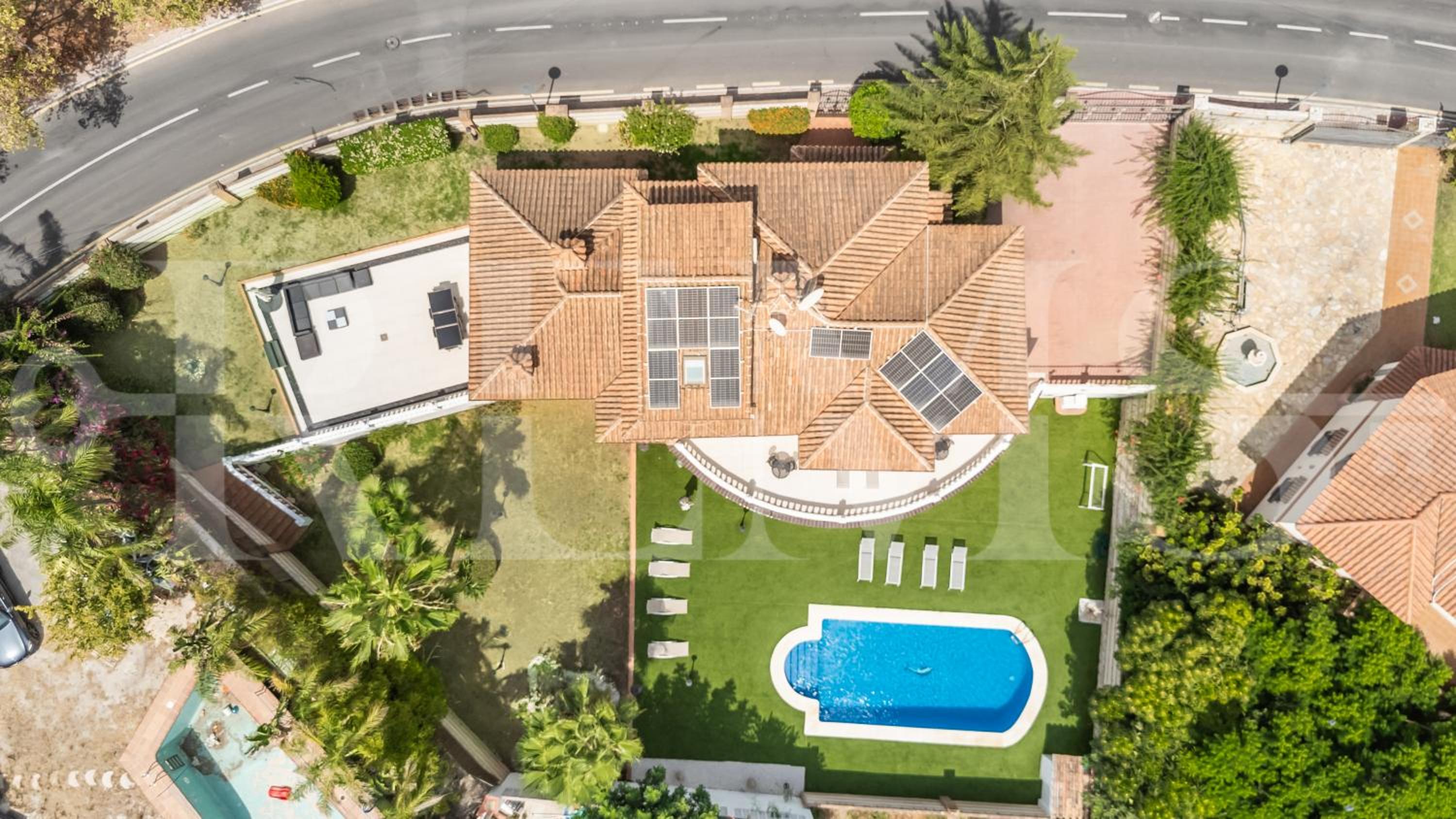 Grand villa with pool, BBQ & stunning view by REMS