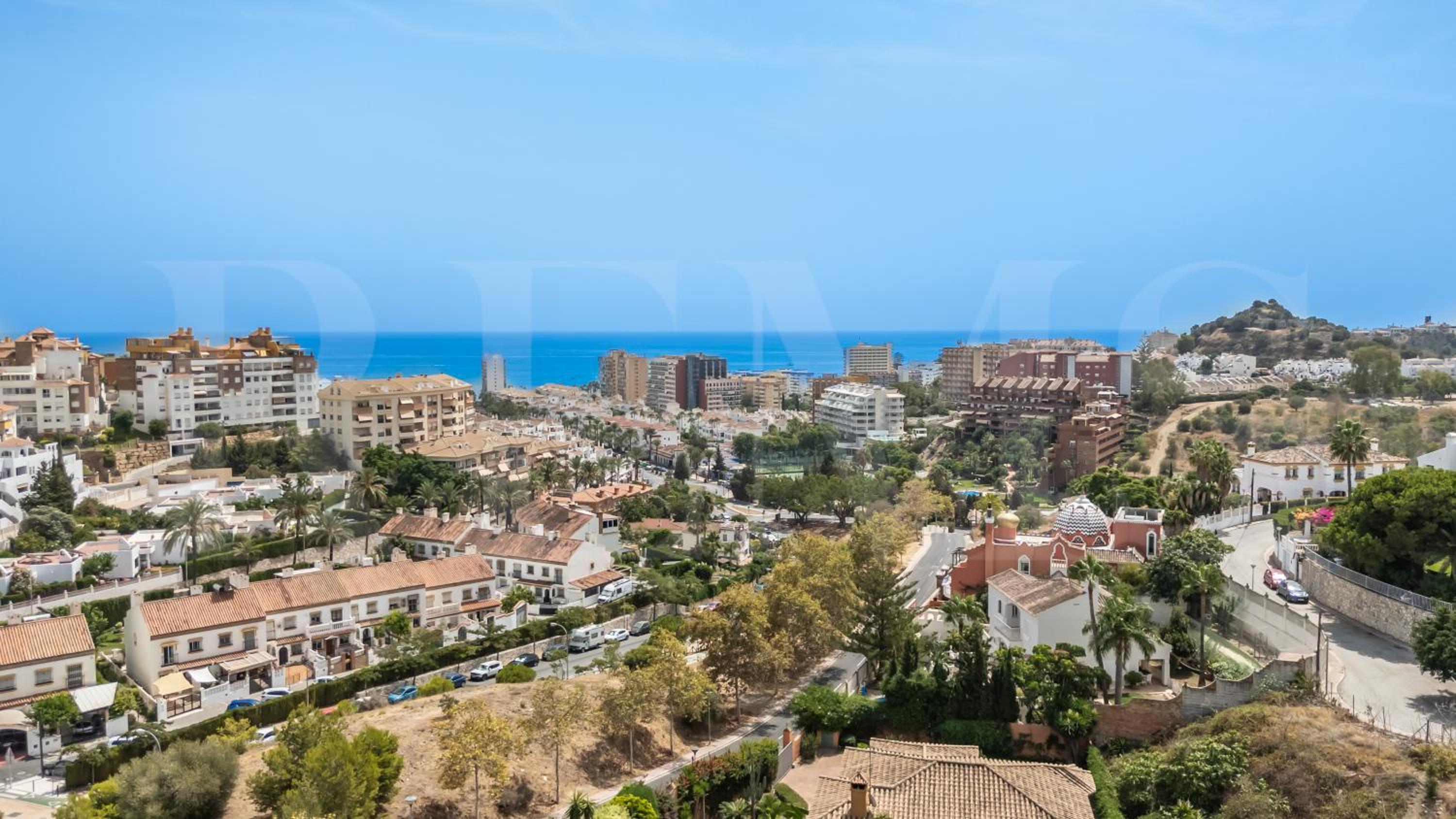 Grand villa with pool, BBQ & stunning view by REMS